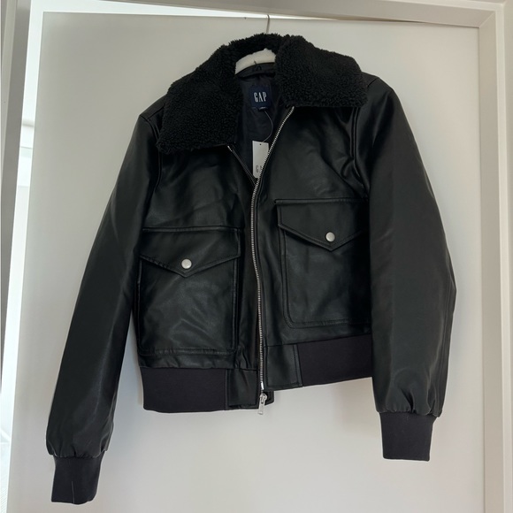 Never worn vegan black leather jacket with removable Sherpa collar - Picture 2 of 4